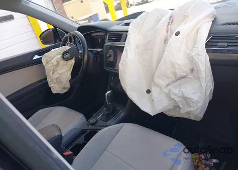 2019 Volkswagen Tiguan Se/Sel/Sel R-Line Jet-Black/Sel R-Line из США, поврежденный, VIN 3VV2B7AX8KM021753